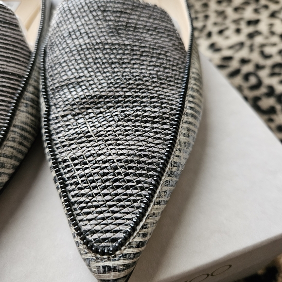 Jimmy Choo Women's Black and White Leather Flats SZ 39 1/2 Like New. - Picture 4 of 10